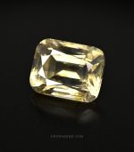 4ct yellow sapphire from Ceylon – gemstone for Guru Graha strength and positive energy. Premium natural stone for astrology rings & pendants. ஸ்ரீலங்கா இயல்பான மஞ்சள் ரத்தினம்.